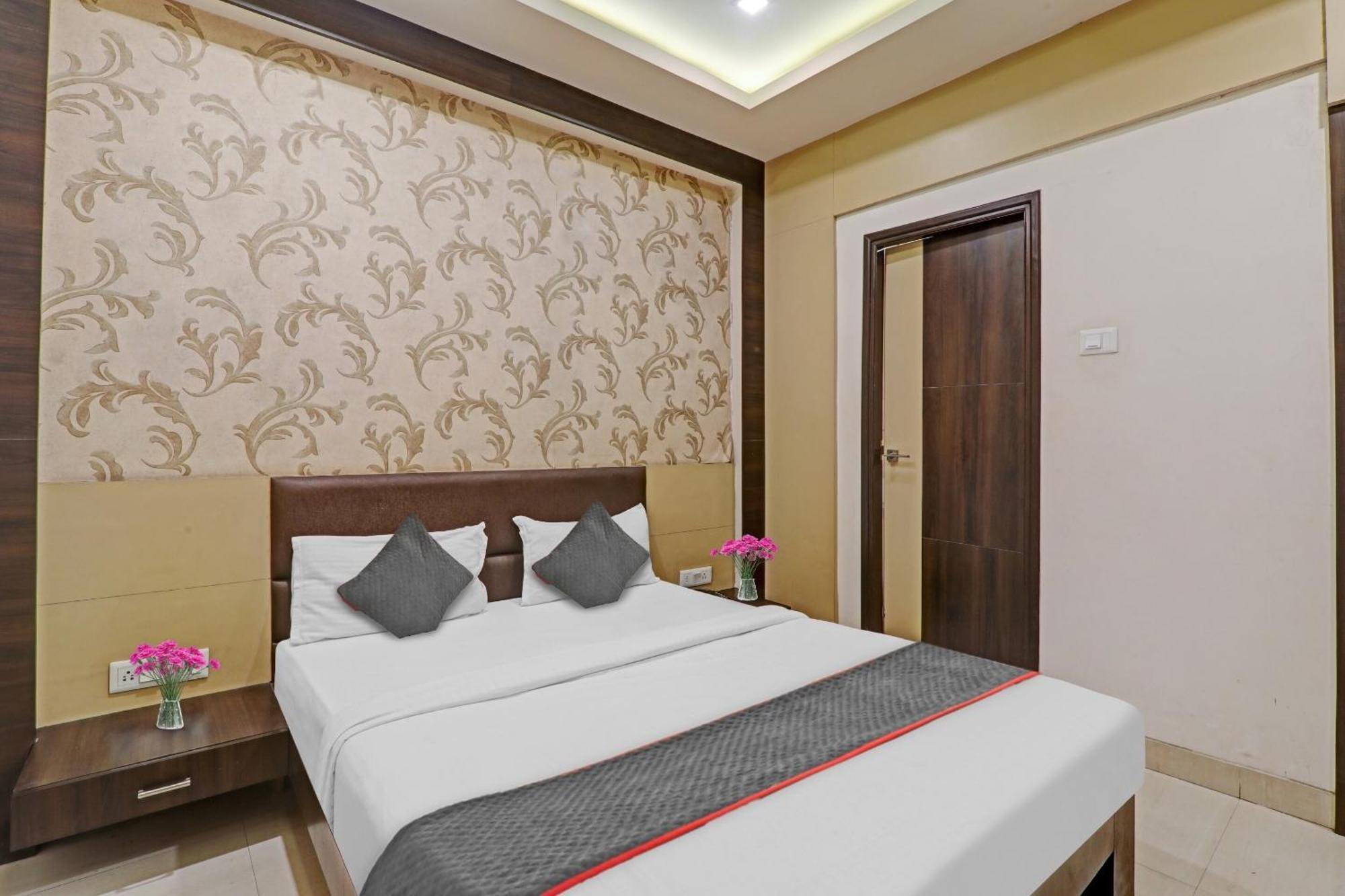 Townhouse 1182 Hotel Tirupati Galaxy Kanpur Exterior photo